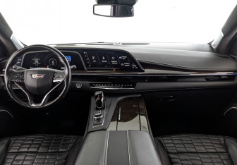 Подержанный автомобиль Cadillac Escalade Suv 2023 года (14 фото)