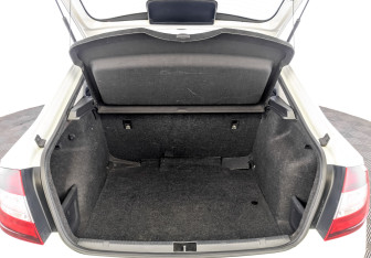 Подержанный автомобиль Skoda Rapid Liftback 2017 года (10 фото)