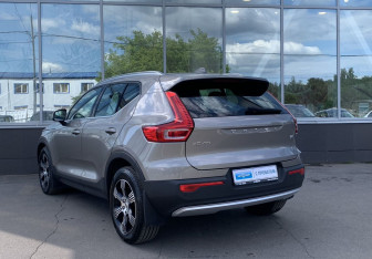 Подержанный автомобиль Volvo XC40 2021 года (7 фото)