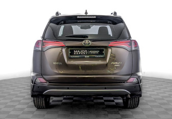 Подержанный автомобиль Toyota RAV4 2018 года (7 фото)