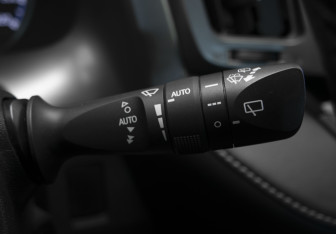 Подержанный автомобиль Toyota RAV4 2016 года (16 фото)