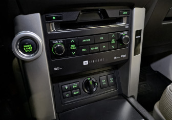 Подержанный автомобиль Toyota Land Cruiser Prado 2011 года (30 фото)
