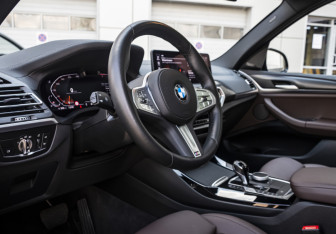 Подержанный автомобиль BMW X3 2024 года (9 фото)