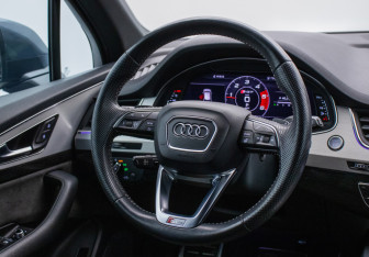 Подержанный автомобиль Audi Q7 2019 года (15 фото)