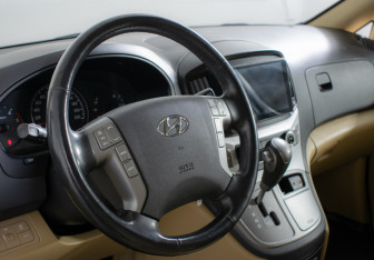 Подержанный автомобиль Hyundai H-1 2019 года (14 фото)