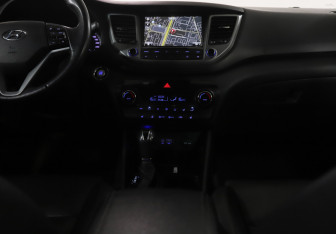 Подержанный автомобиль Hyundai Tucson 2017 года (14 фото)