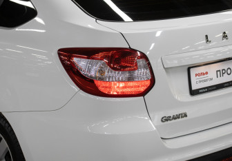 Подержанный автомобиль LADA (ВАЗ) Granta Liftback 2021 года (22 фото)