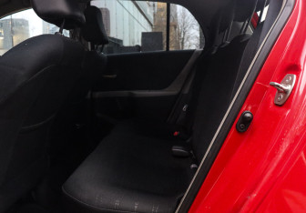 Подержанный автомобиль Toyota Yaris Hatchback 2008 года (10 фото)