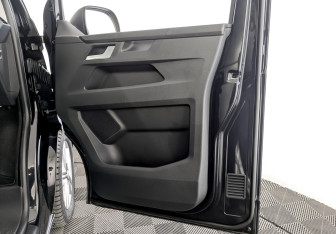 Подержанный автомобиль Volkswagen Multivan 2021 года (24 фото)