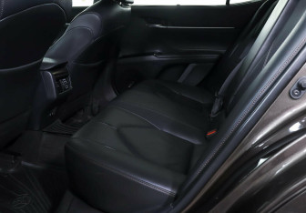 Подержанный автомобиль Toyota Camry Sedan 2019 года (17 фото)