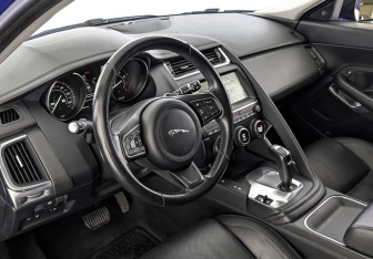 Подержанный автомобиль Jaguar E-Pace 2018 года (15 фото)