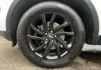 Подержанный автомобиль Land Rover Discovery Sport 2017 года (9 фото)