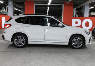 Подержанный автомобиль BMW X1 2021 года (4 фото)