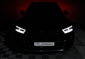 Подержанный автомобиль Audi SQ5 2019 года (18 фото)