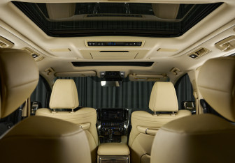Подержанный автомобиль Toyota Alphard 2021 года (25 фото)