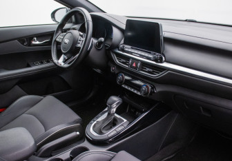 Подержанный автомобиль Kia Cerato Sedan 2019 года (10 фото)