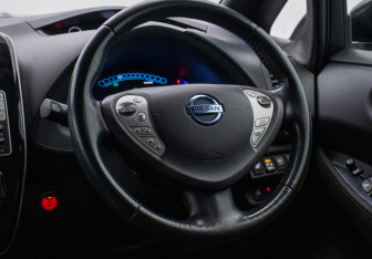 Подержанный автомобиль Nissan Leaf 2016 года (15 фото)