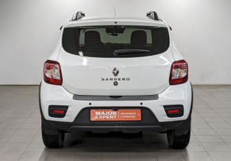 Подержанный автомобиль Renault Sandero 2021 года (6 фото)
