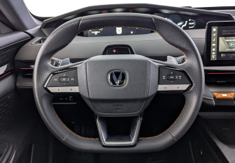 Подержанный автомобиль Changan UNI-V 2023 года (22 фото)