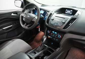 Подержанный автомобиль Ford Escape 2018 года (10 фото)