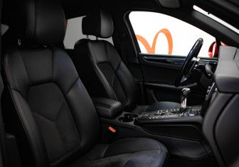 Подержанный автомобиль Porsche Macan 2017 года (30 фото)