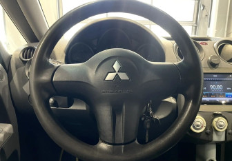 Подержанный автомобиль Mitsubishi Colt Hatchback 2005 года (14 фото)