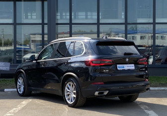 Подержанный автомобиль BMW X5 2020 года (7 фото)