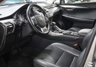 Подержанный автомобиль Lexus NX 2017 года (15 фото)