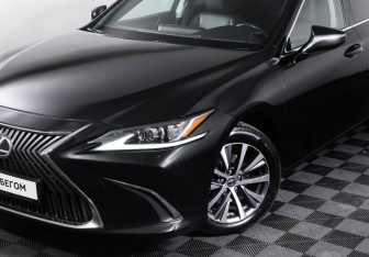Подержанный автомобиль Lexus ES 2018 года (25 фото)