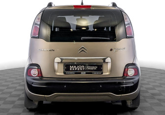 Подержанный автомобиль Citroen C3 Picasso 2012 года (6 фото)