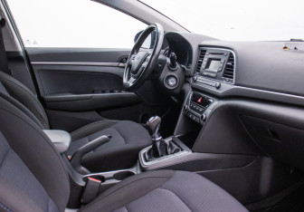 Подержанный автомобиль Hyundai Elantra Sedan 2018 года (9 фото)