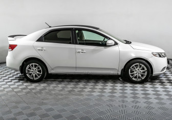Подержанный автомобиль Kia Cerato Sedan 2011 года (4 фото)
