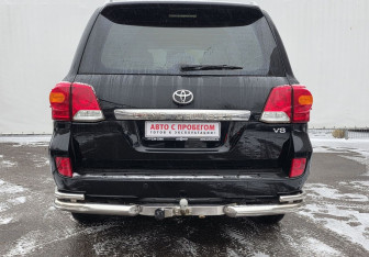 Подержанный автомобиль Toyota Land Cruiser Suv 2014 года (6 фото)