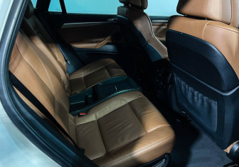 Подержанный автомобиль BMW X6 2010 года (13 фото)