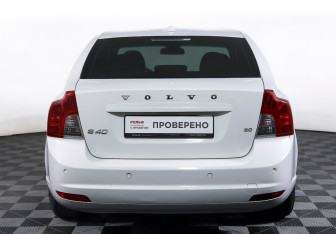 Подержанный автомобиль Volvo S40 2010 года (6 фото)