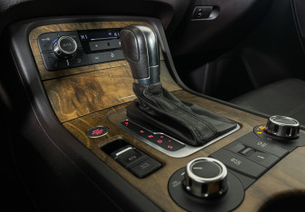 Подержанный автомобиль Volkswagen Touareg 2011 года (16 фото)