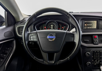 Подержанный автомобиль Volvo V40 Cross Country 2013 года (21 фото)