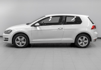 Подержанный автомобиль Volkswagen Golf Hatchback 2014 года (8 фото)