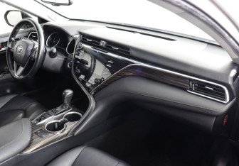 Подержанный автомобиль Toyota Camry Sedan 2019 года (10 фото)