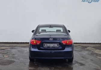 Подержанный автомобиль Hyundai Elantra Sedan 2007 года (7 фото)