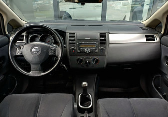 Подержанный автомобиль Nissan Tiida Hatchback 2007 года (11 фото)