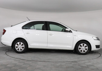 Подержанный автомобиль Skoda Rapid Liftback 2019 года (4 фото)