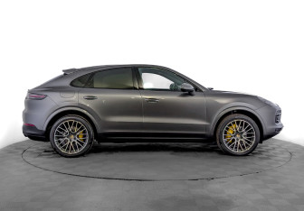 Подержанный автомобиль Porsche Cayenne 2021 года (4 фото)