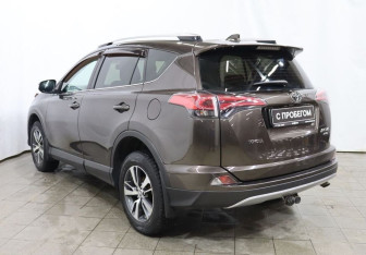 Подержанный автомобиль Toyota RAV4 2018 года (6 фото)