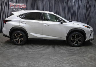 Подержанный автомобиль Lexus NX 2021 года (4 фото)