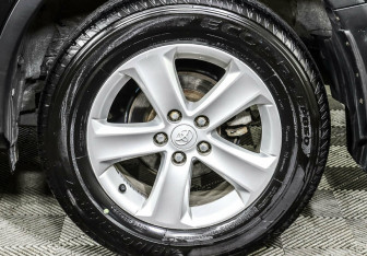 Подержанный автомобиль Toyota RAV4 2014 года (6 фото)