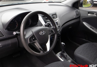 Подержанный автомобиль Hyundai Solaris Sedan 2015 года (10 фото)