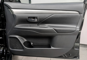 Подержанный автомобиль Mitsubishi Outlander 2014 года (24 фото)