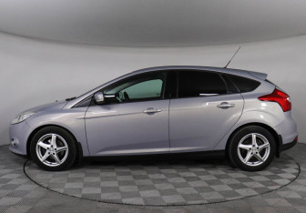 Подержанный автомобиль Ford Focus Hatchback 2011 года (8 фото)
