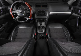 Подержанный автомобиль Skoda Octavia Liftback 2012 года (9 фото)